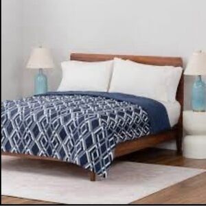 Berkshire Navy and White Geometric Comforter
